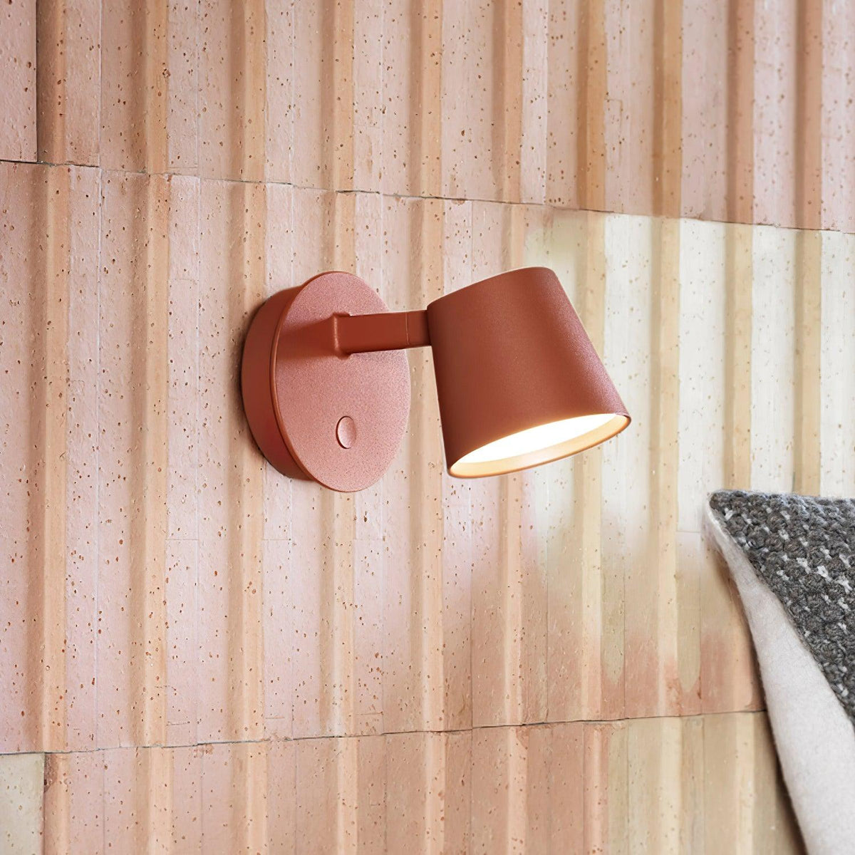 Caelwyn Core Wall Lamp