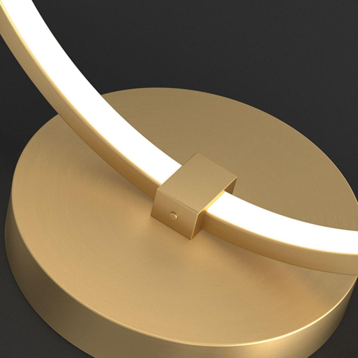 Candeeiro de mesa elegante de latão Cirra