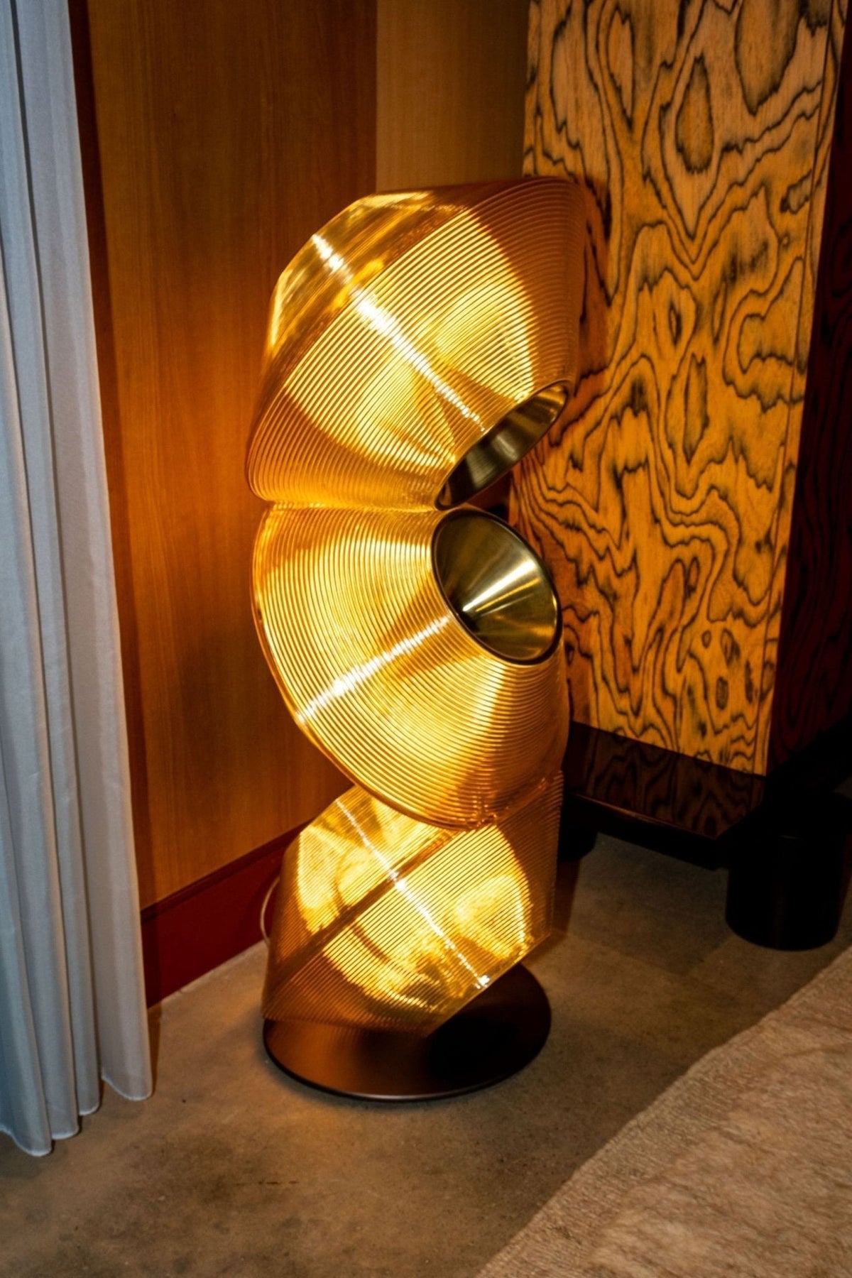 Caluena Lumen -lattiatornivalaisin