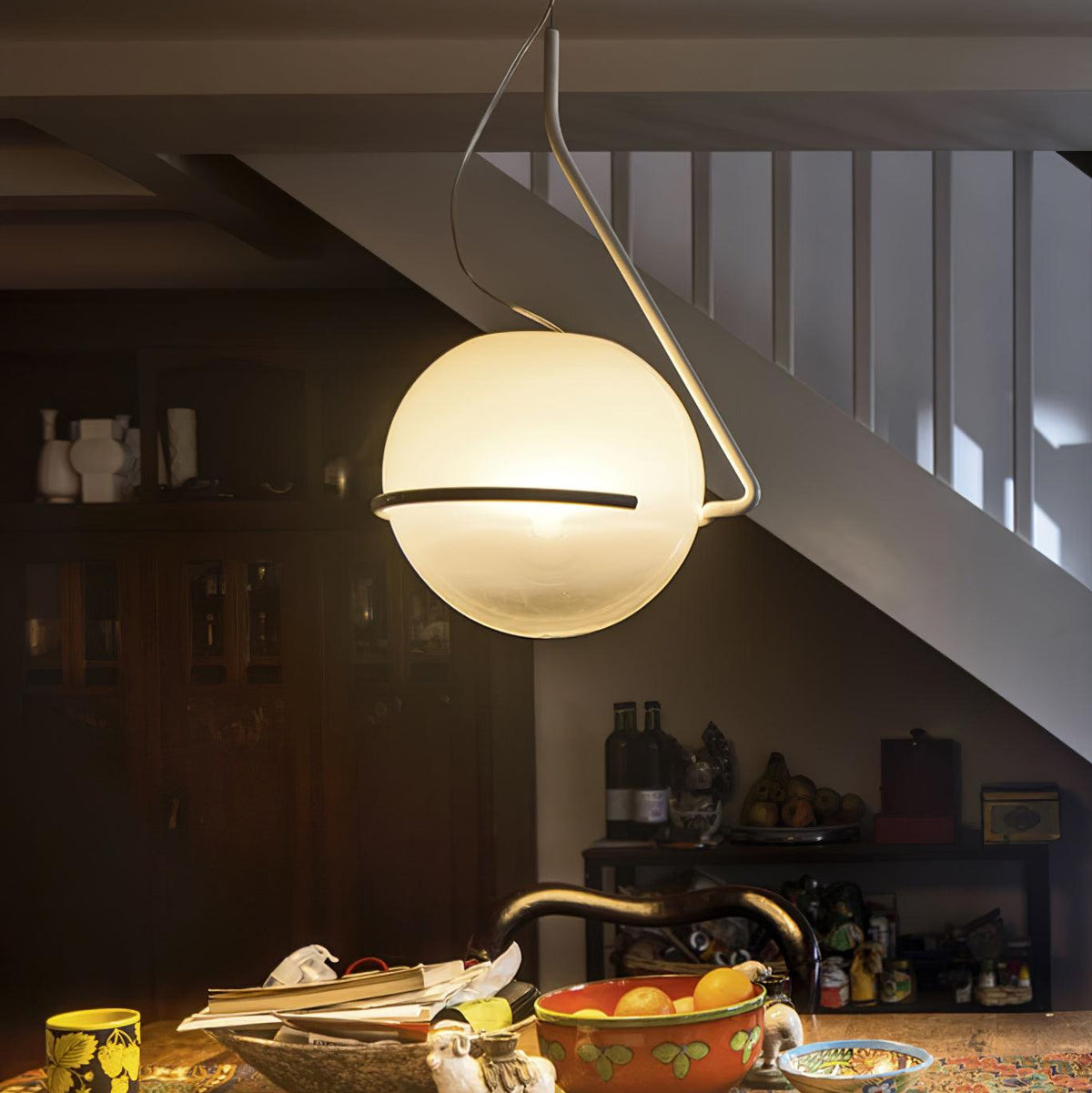 Minimalistisk cirkelformad pendellampa