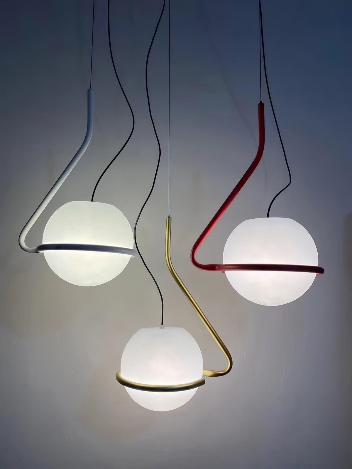 Minimalistisk cirkelformad pendellampa