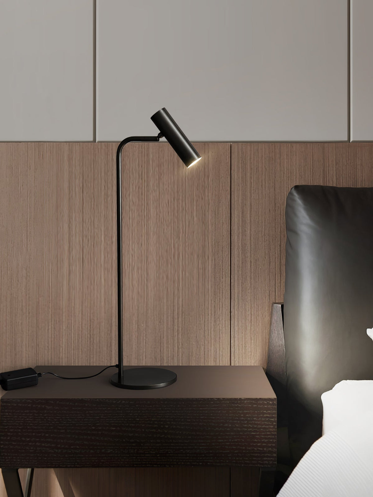 Candeeiro de mesa Briona industrial em latão