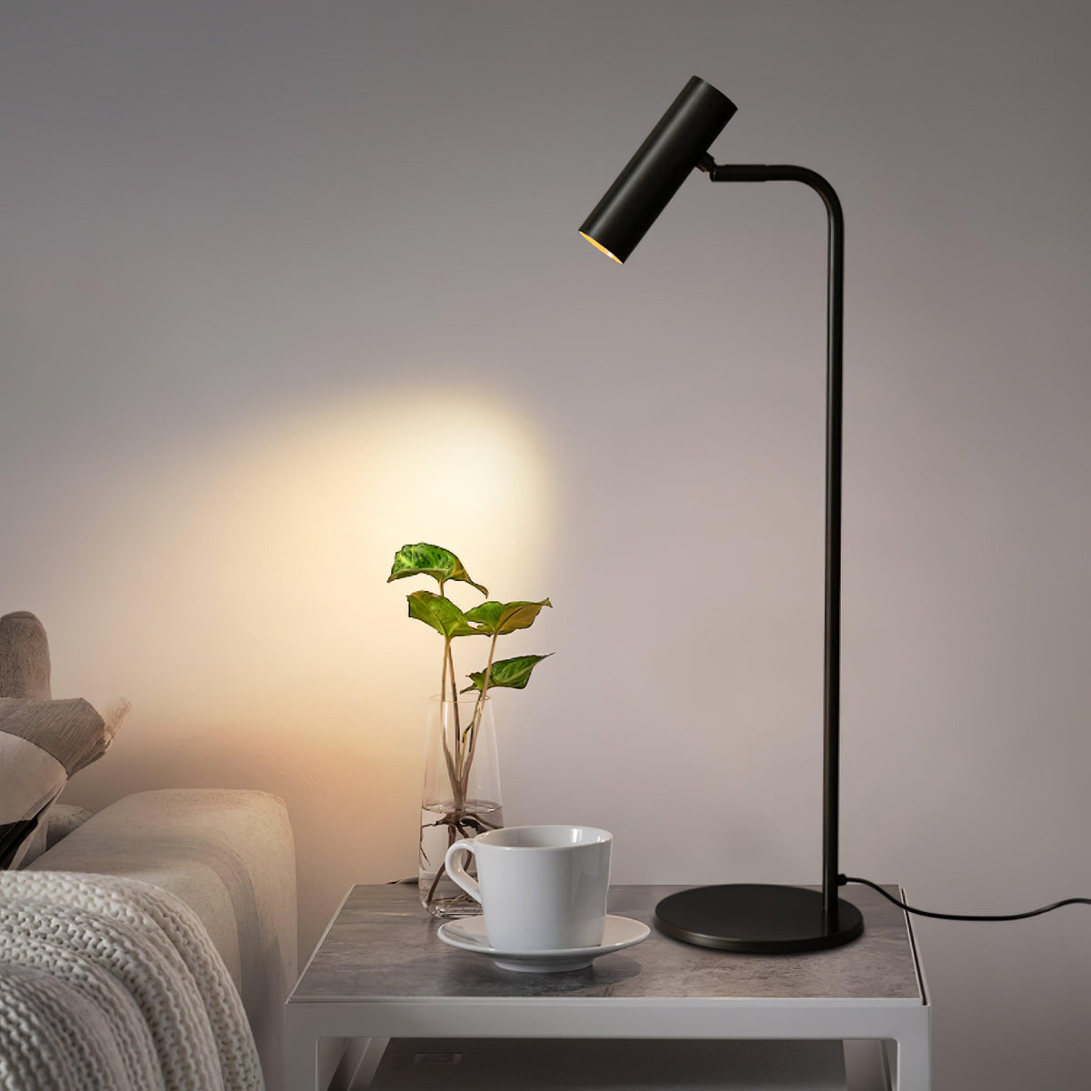Candeeiro de mesa Briona industrial em latão