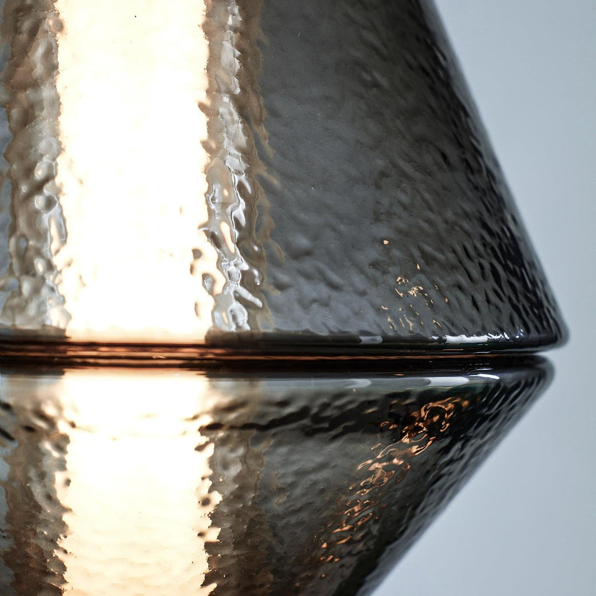 Noraiella moderne bordlampe
