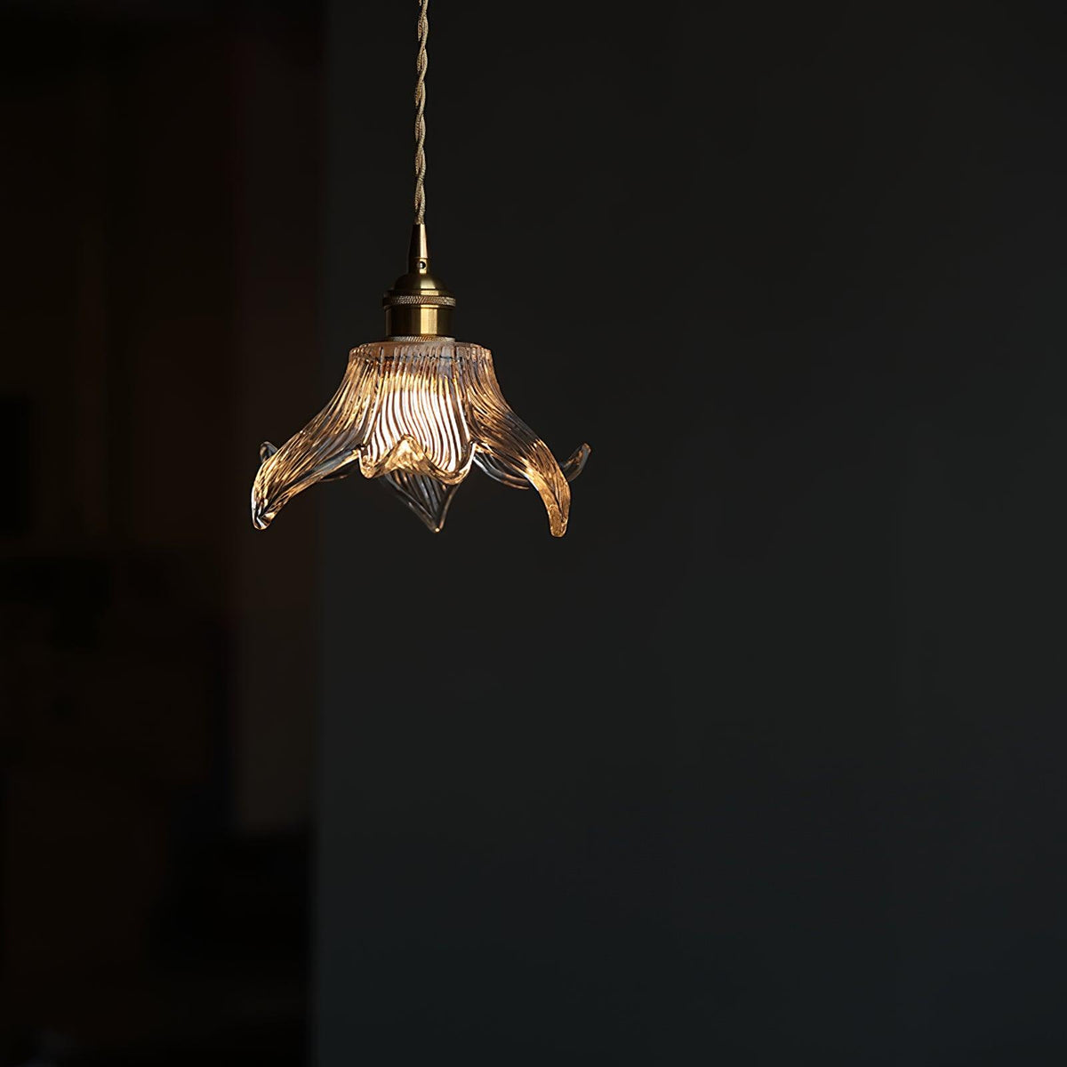 Aell glamourøs pendel i messing og glas