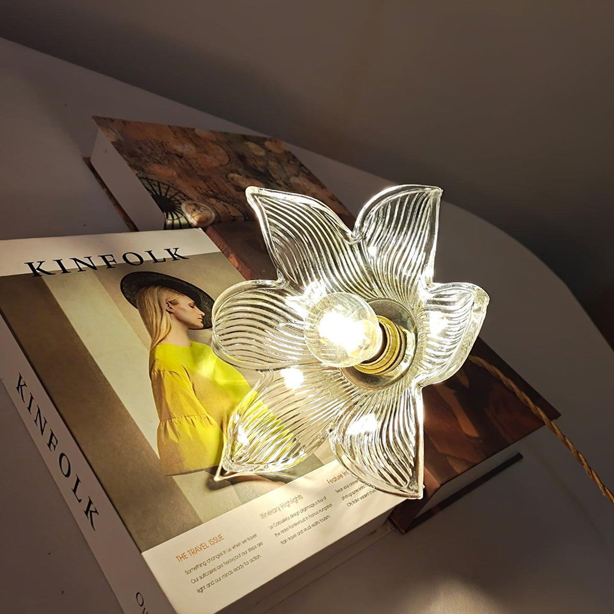 Aell glamourøs pendel i messing og glas