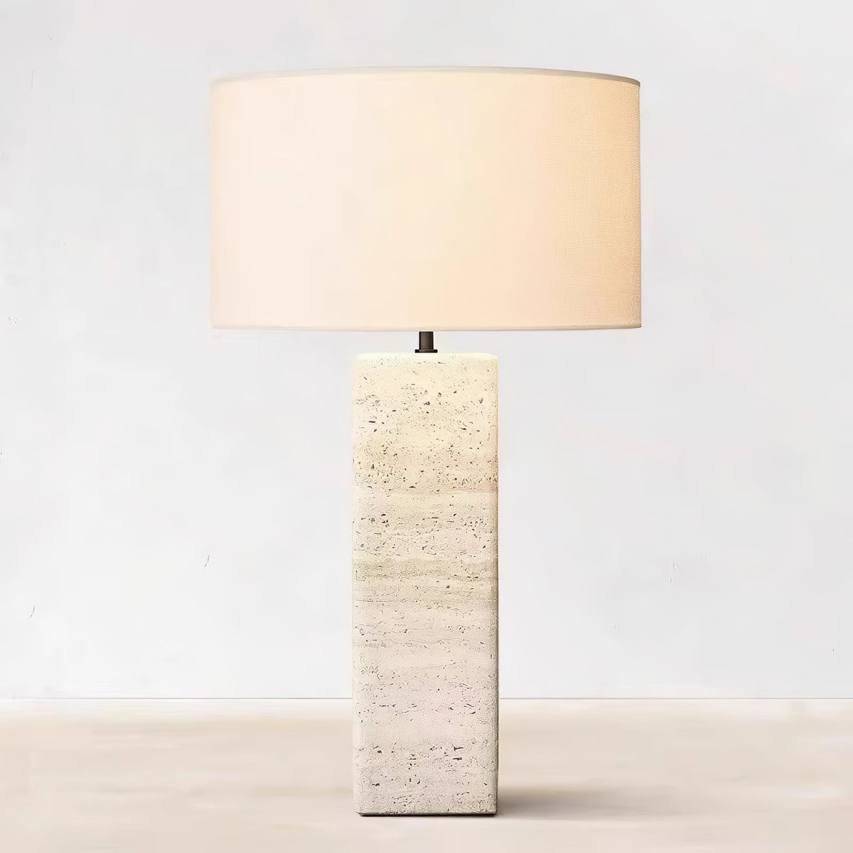 Candeeiro de mesa Tavarette com coluna de travertino