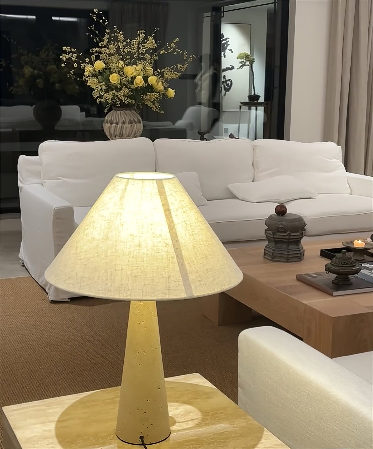 Candeeiro de mesa Tavarette com coluna de travertino