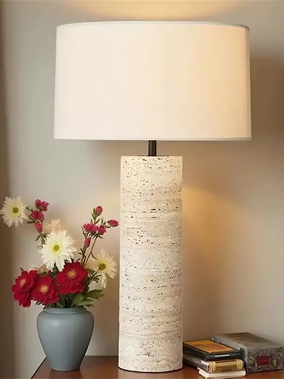 Candeeiro de mesa Tavarette com coluna de travertino
