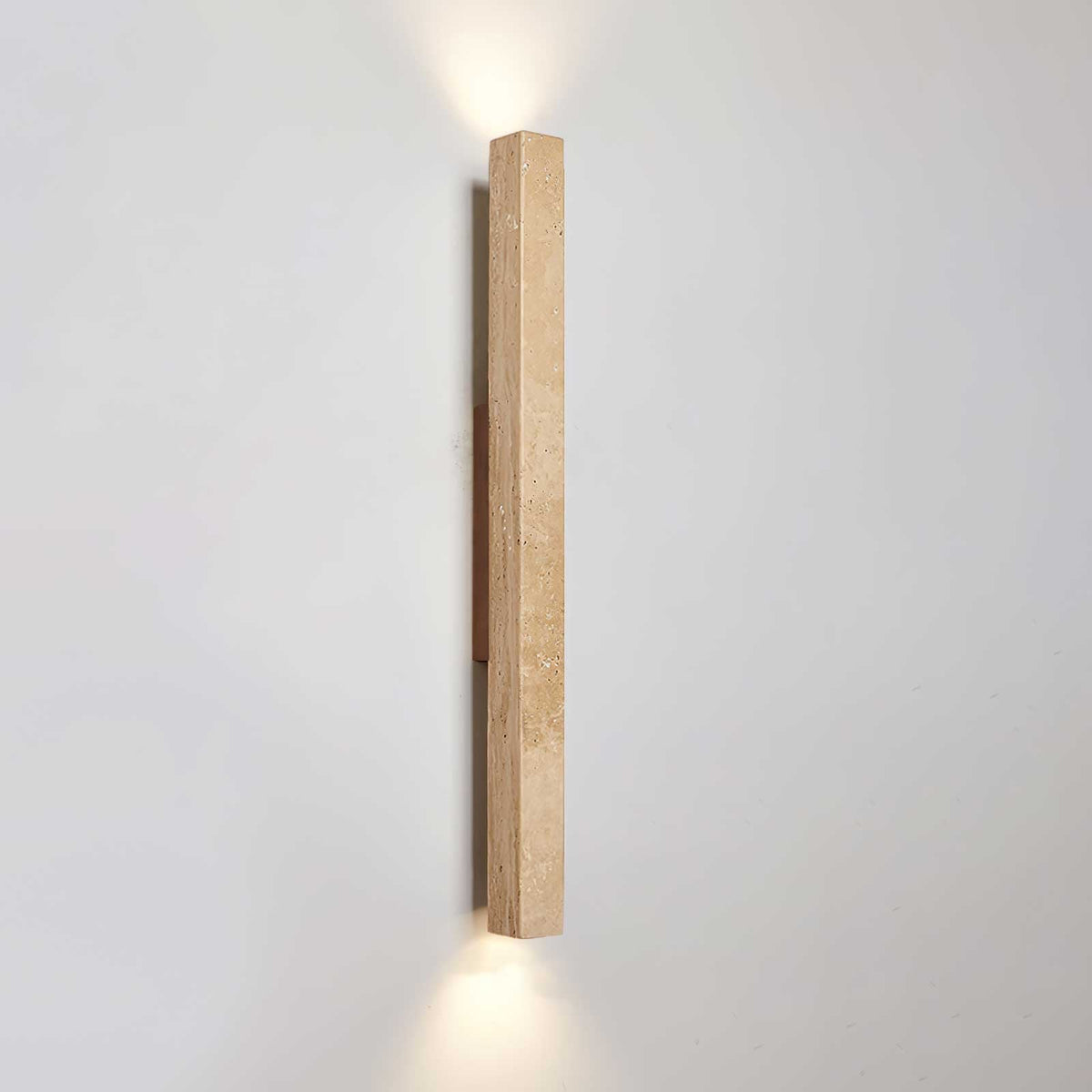 Noriira minimalistisk vägglampa i travertin