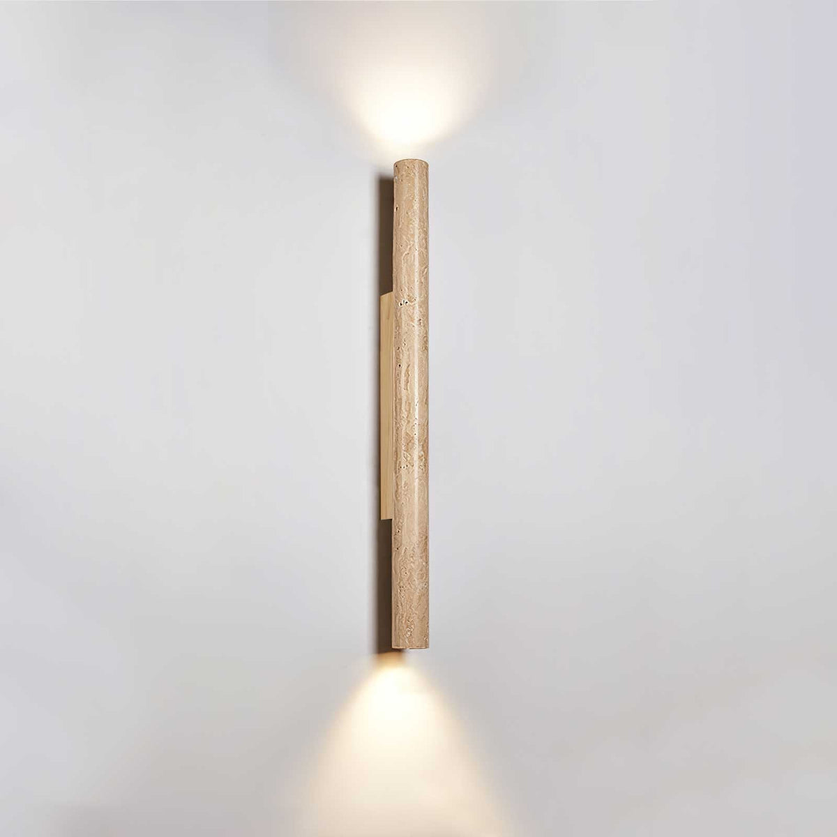 Noriira minimalistisk vägglampa i travertin
