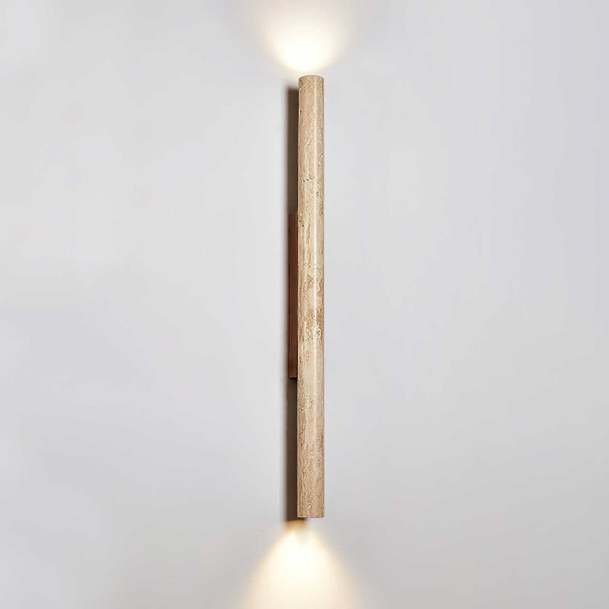Noriira minimalistisk vägglampa i travertin