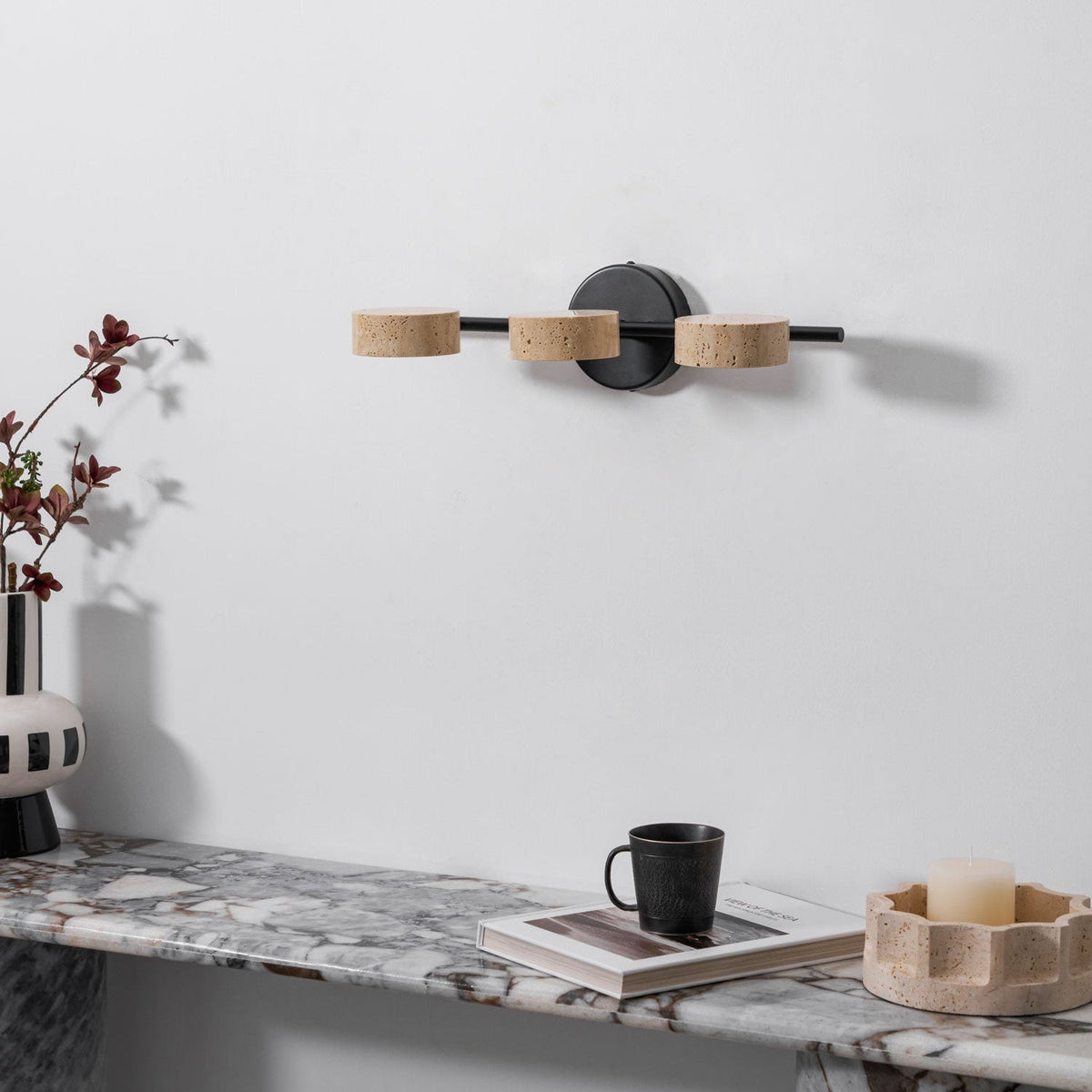 Ceshair vanitylampe med flere hoveder i travertin