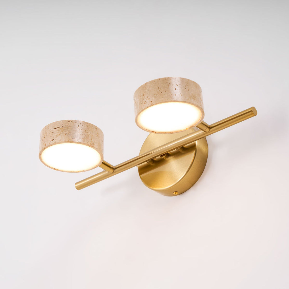 Ceshair vanitylampe med flere hoveder i travertin