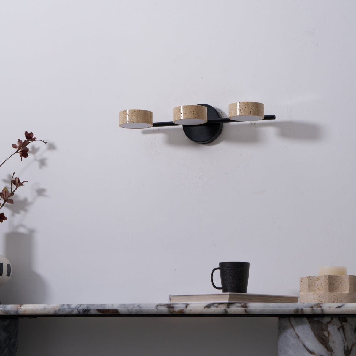 Ceshair vanitylampe med flere hoveder i travertin