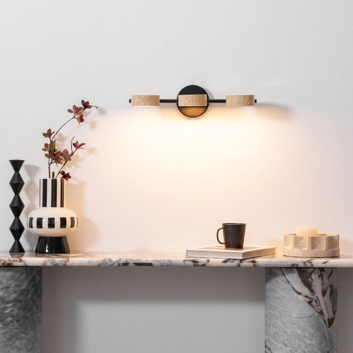 Ceshair vanitylampe med flere hoveder i travertin