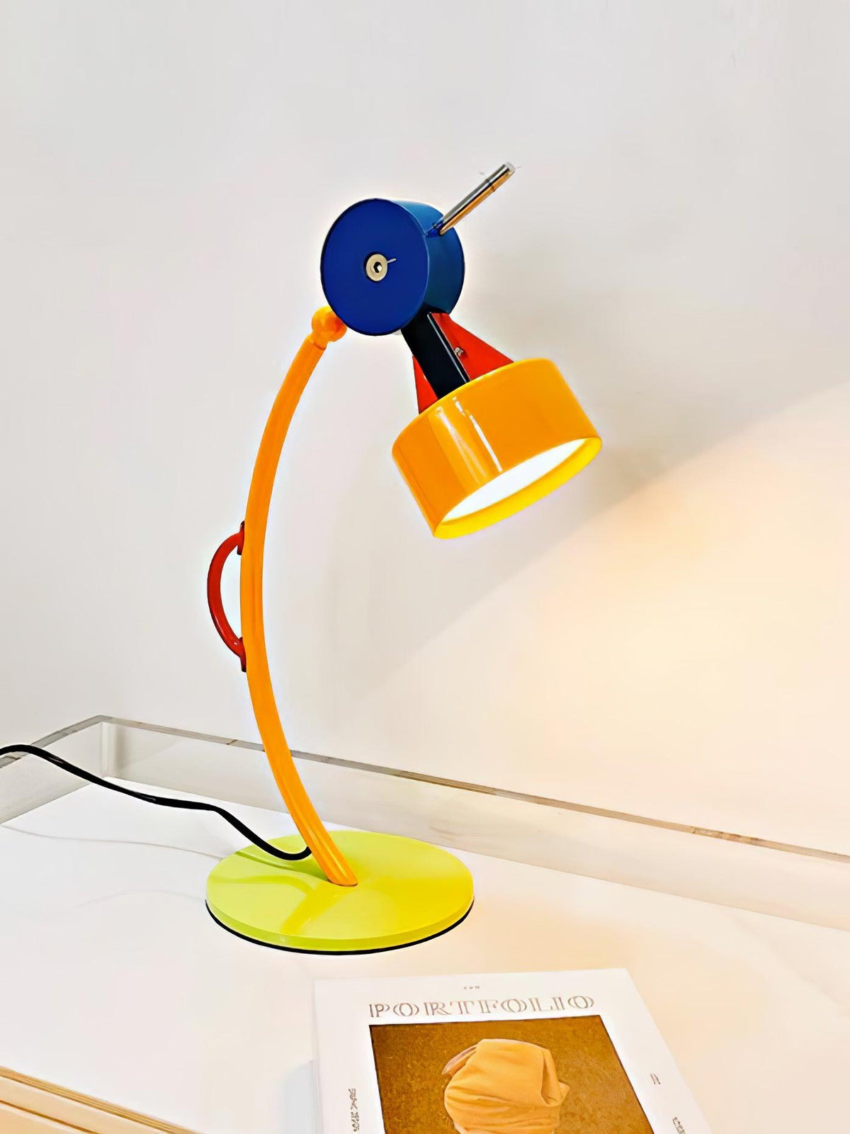 Niraneria kunstnerisk akrylbordlampe
