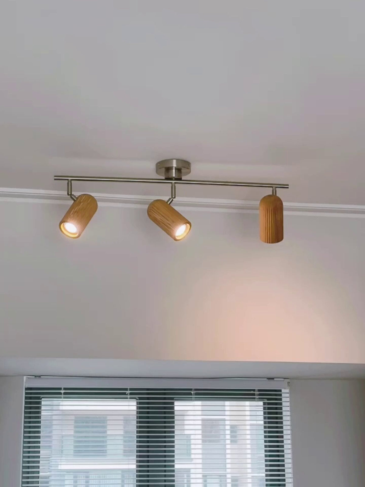 Harrowell loftlampi úr viði