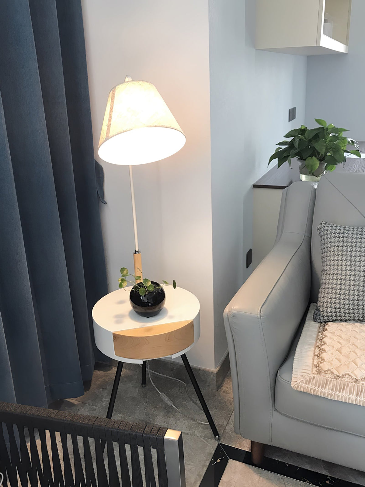Lumo golvlampa med stativ och tygskärm