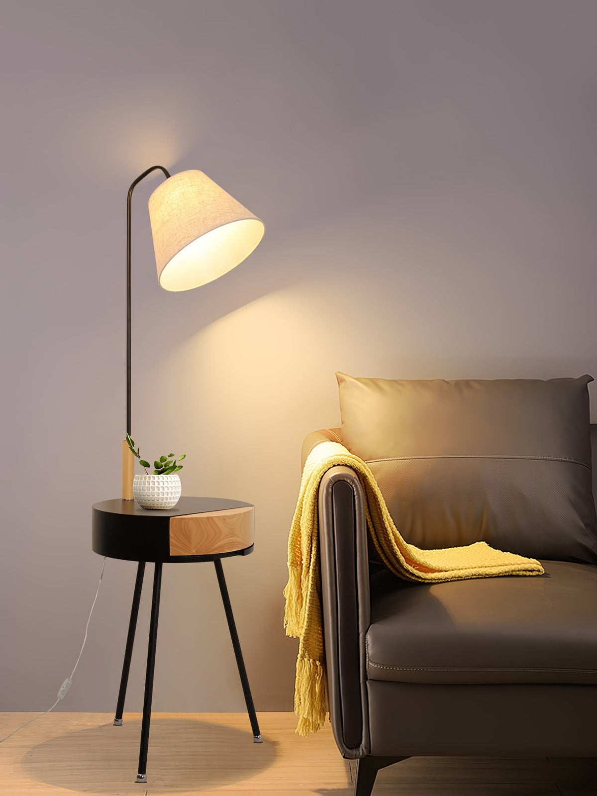 Lumo golvlampa med stativ och tygskärm