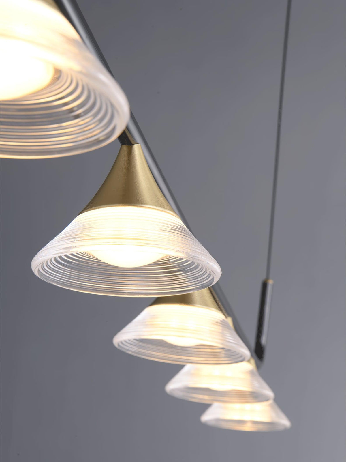 Auranielle moderne pendellampe i messing i mid-century-stil