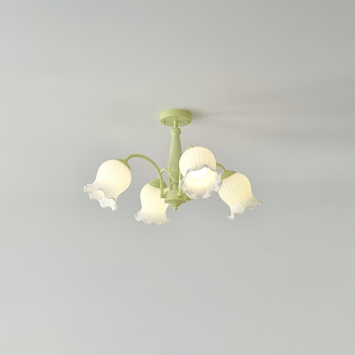 Candeeiro de teto floral Ibis Trumpet em vidro pastel