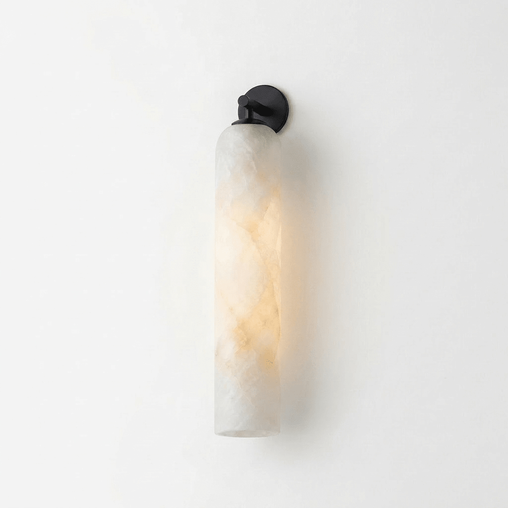 Rörformad vägglampa i alabaster