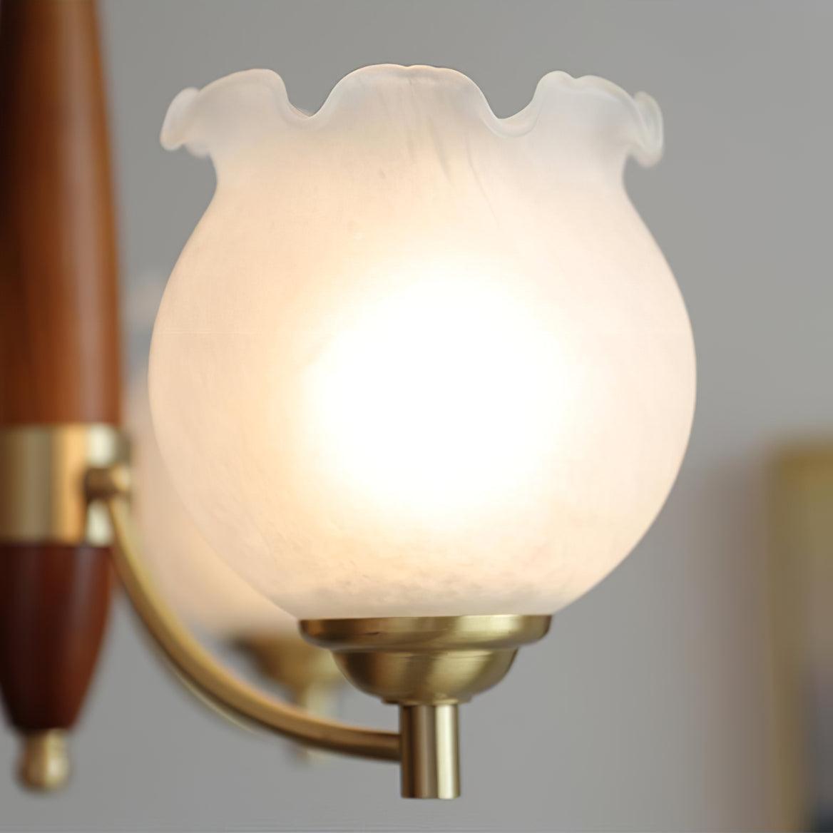 Elvelora vintage-lysekrone med tulipanformede glaskupler, træ og messing