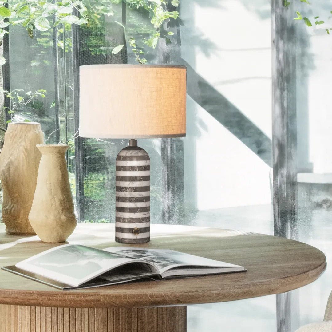 Avery moderne bordlampe