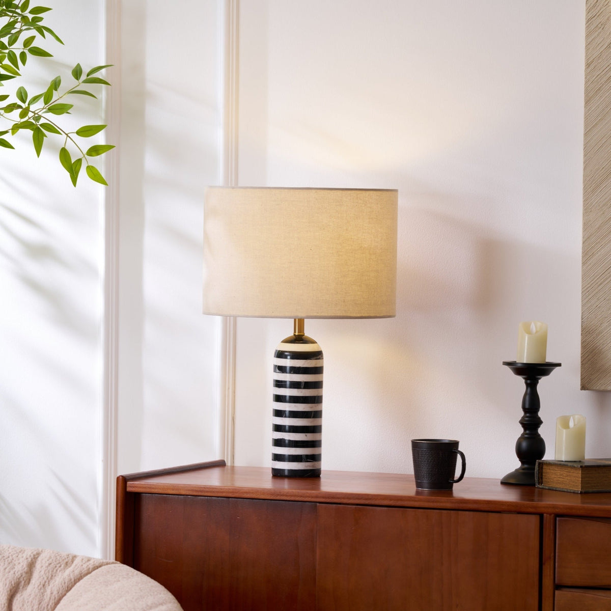 Avery moderne bordlampe