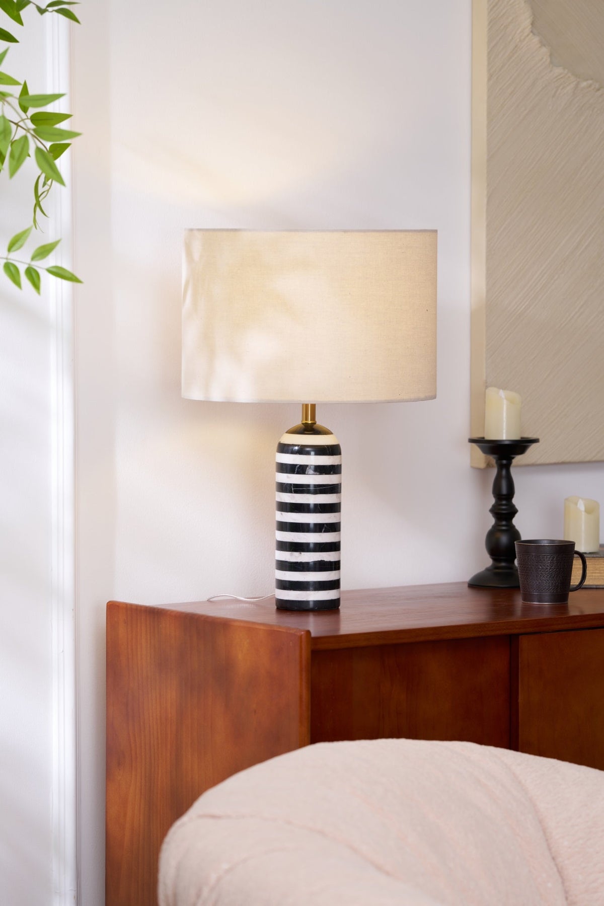Avery moderne bordlampe