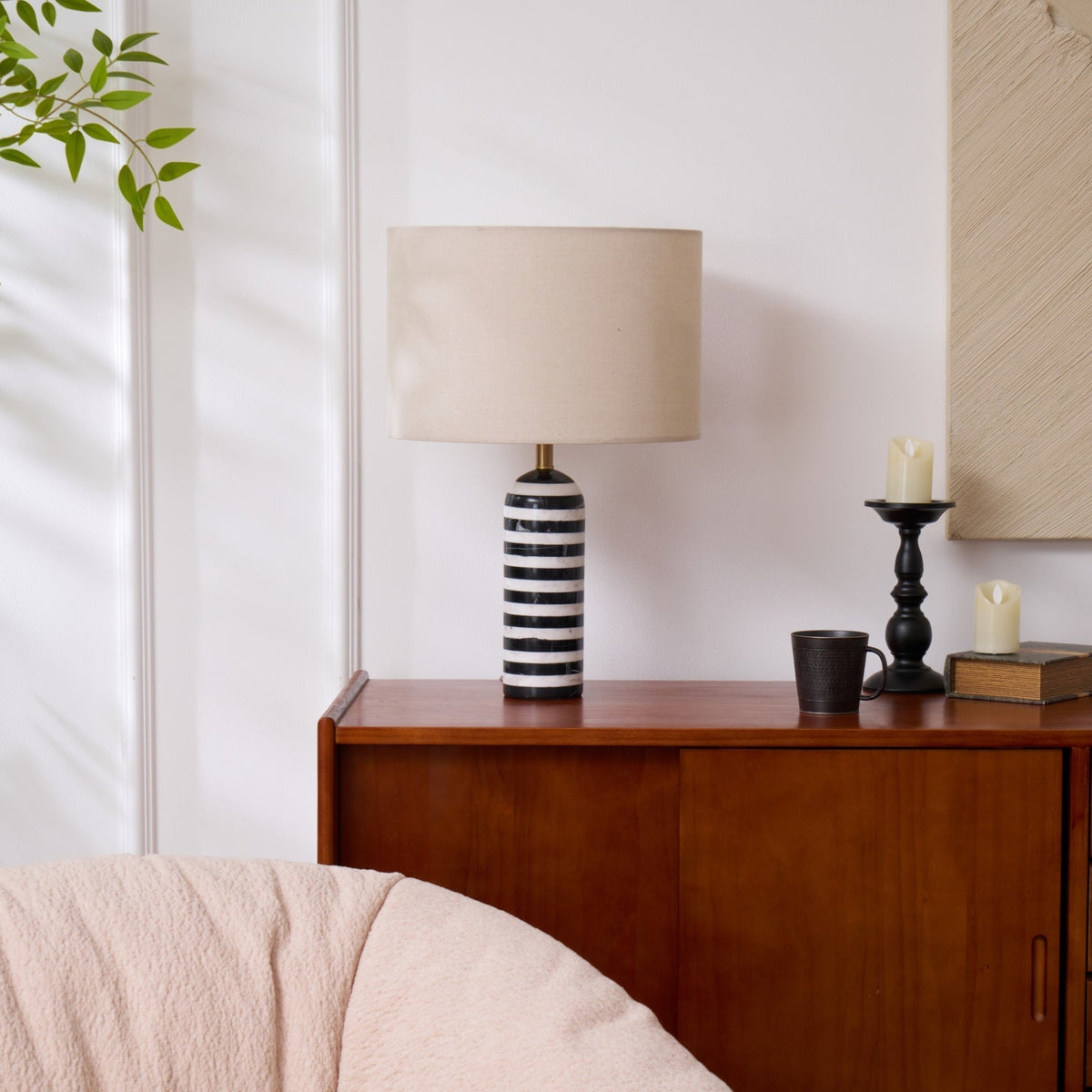 Avery moderne bordlampe