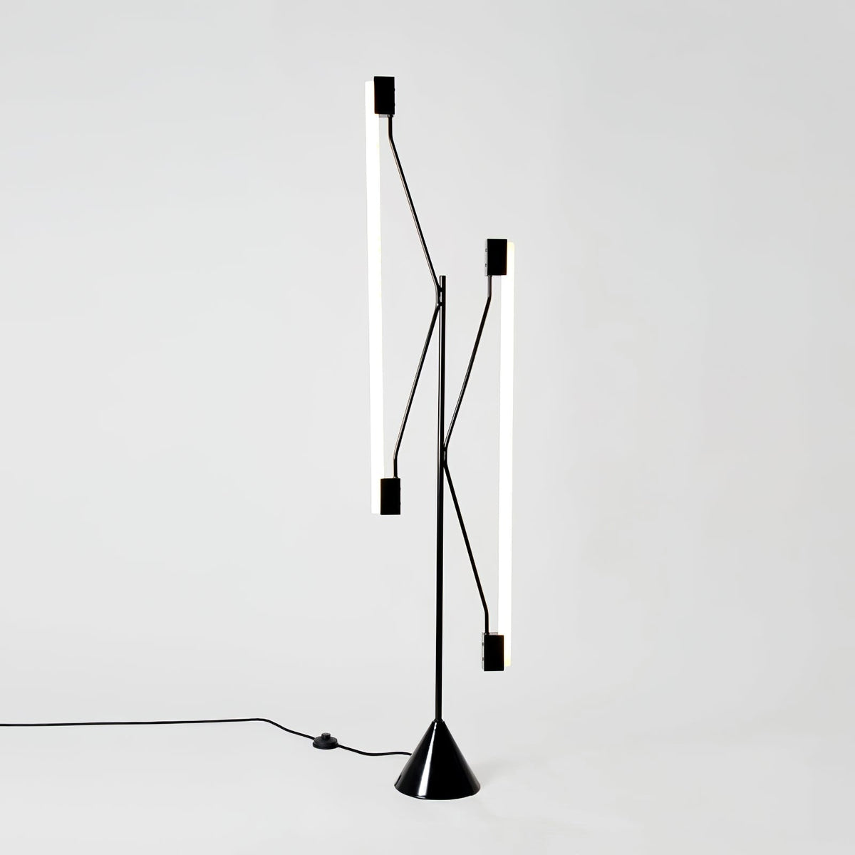 Axis gulvlampe med to rør