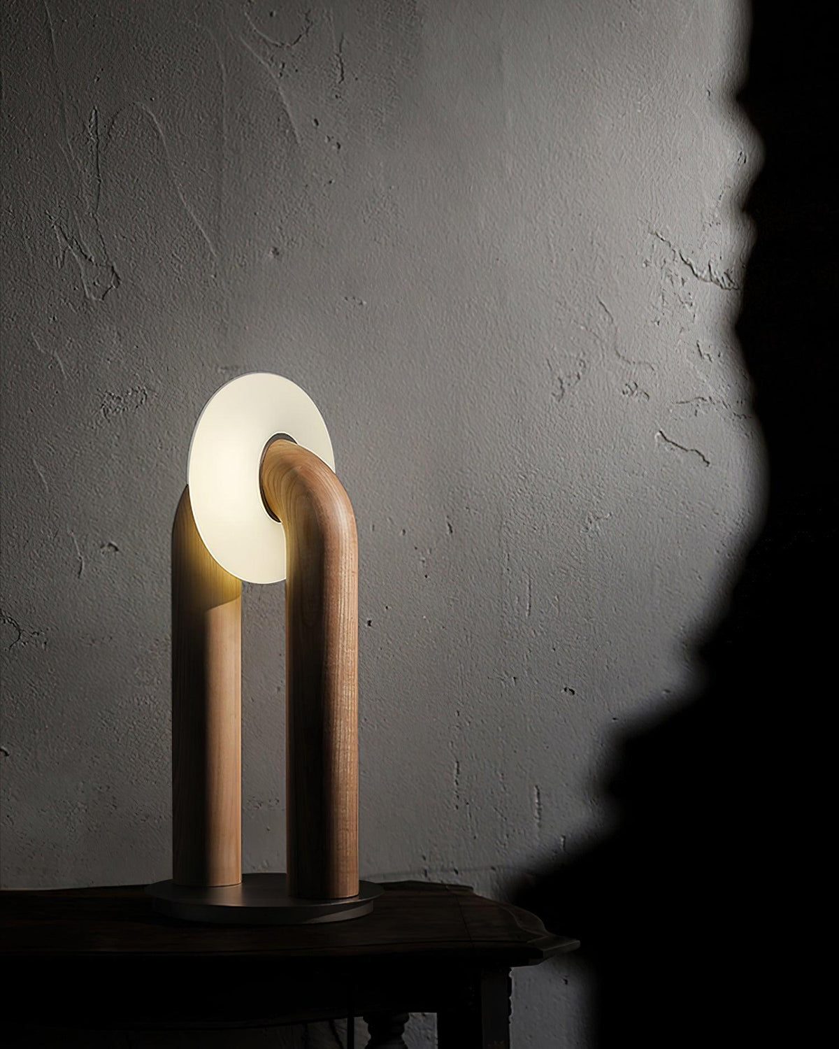 Elvelelia vintage-bordlampe i træ