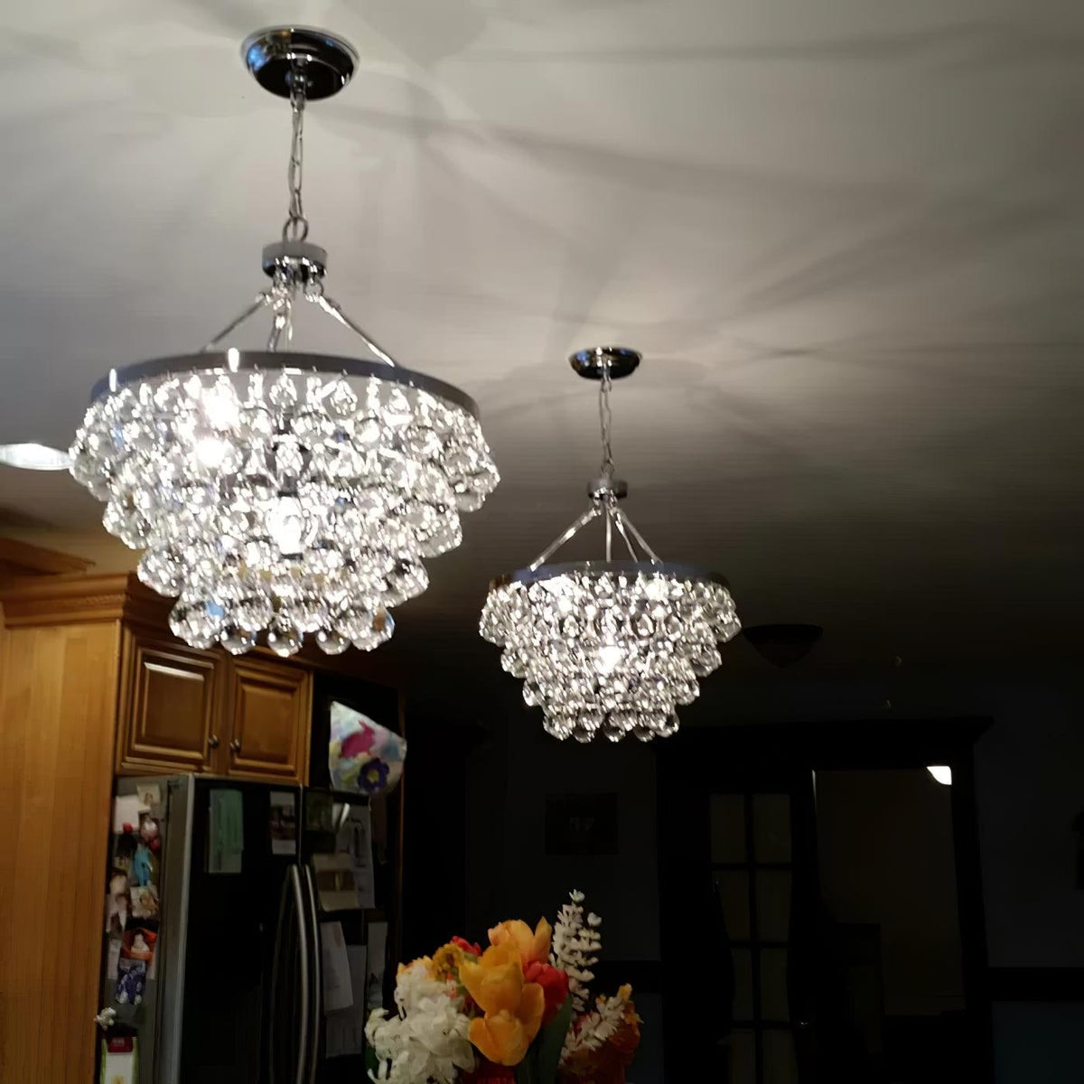 Candeeiro de teto suspenso de cristal luxuoso, único e escalonado Avelis pós-moderno