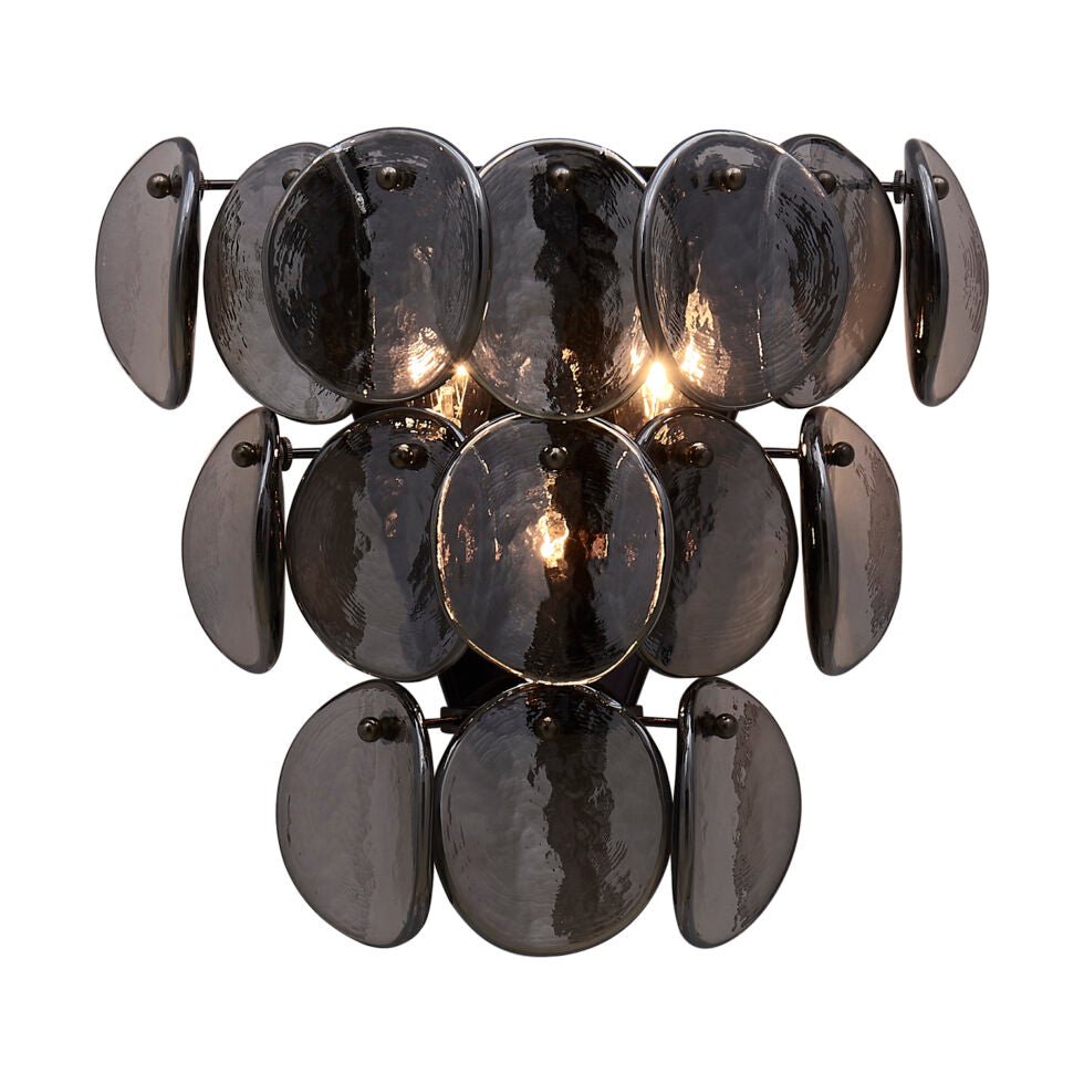 Velearia vägglampa med bärnstensfärgad glasskiva i fiskfjällsmönster och mässing