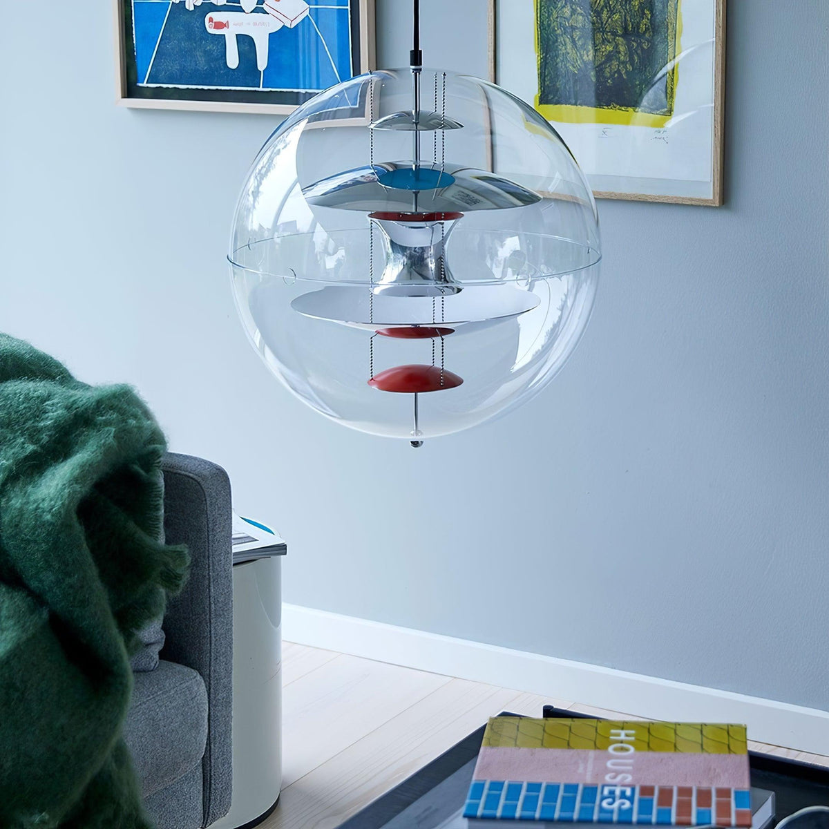 Pendel med svævende geometriske lag, klar globus, futuristisk og moderne