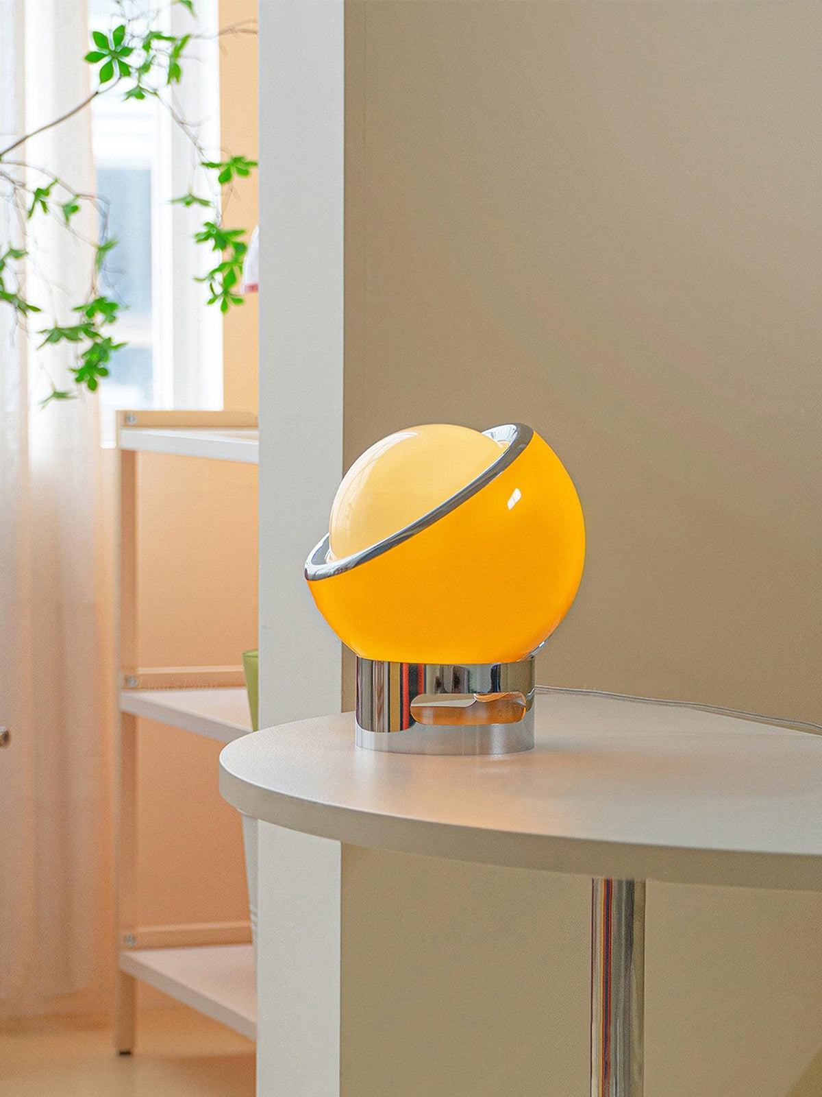 Halonce futuristisk bordslampa i stål