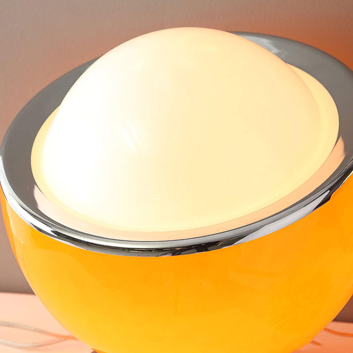 Halonce futuristisk bordslampa i stål