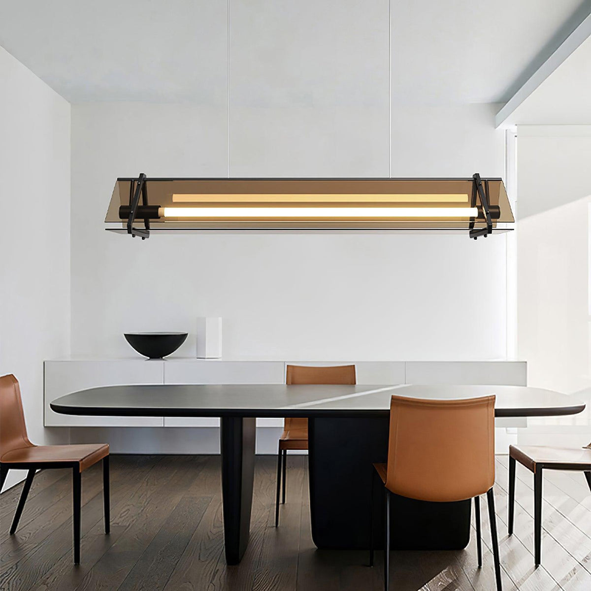 Carven minimalistinen lasiriippuvalaisin