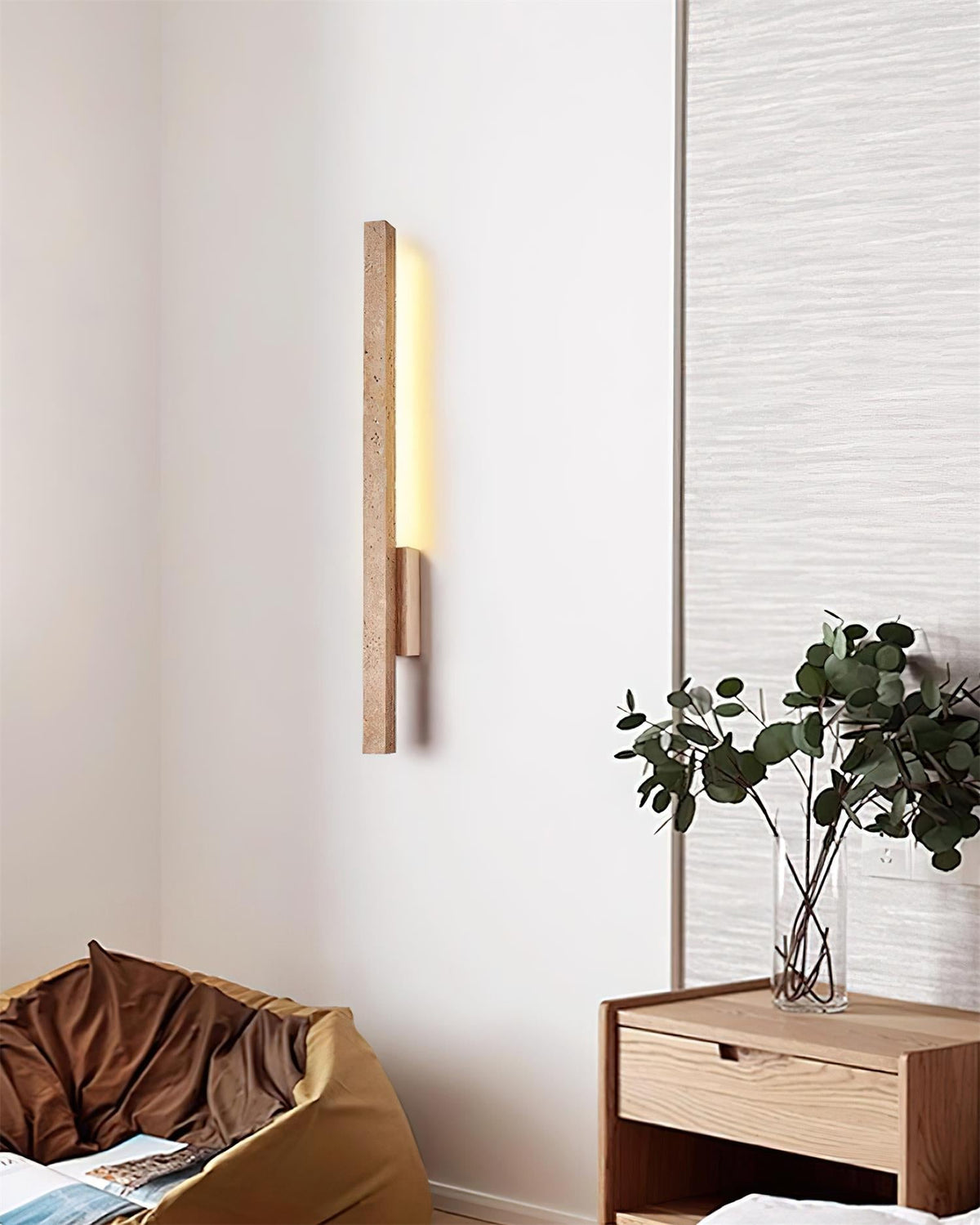 Candeeiro de parede Corvella, fino e linear, em travertino, minimalista