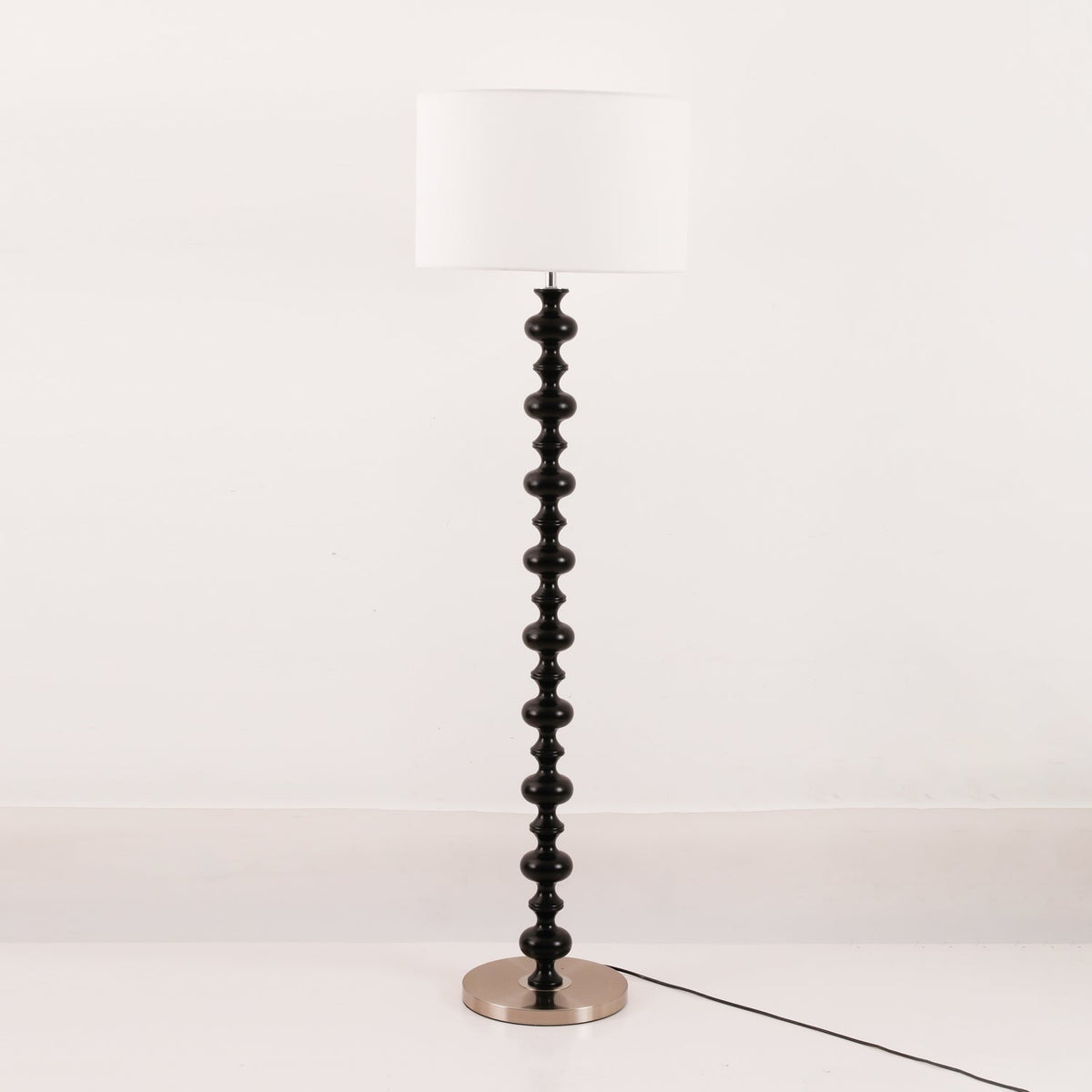 Eloisen minimalistisk gulvlampe i træ og stof
