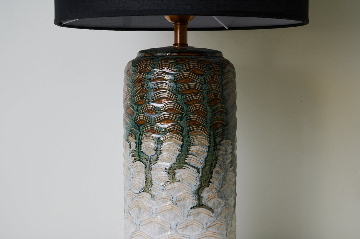 Ainsley moderne bordlampe i keramik