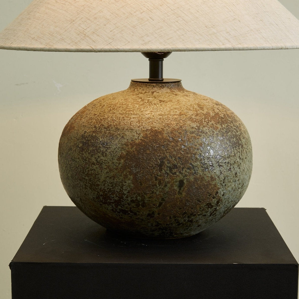Faye modern bordslampa i keramik