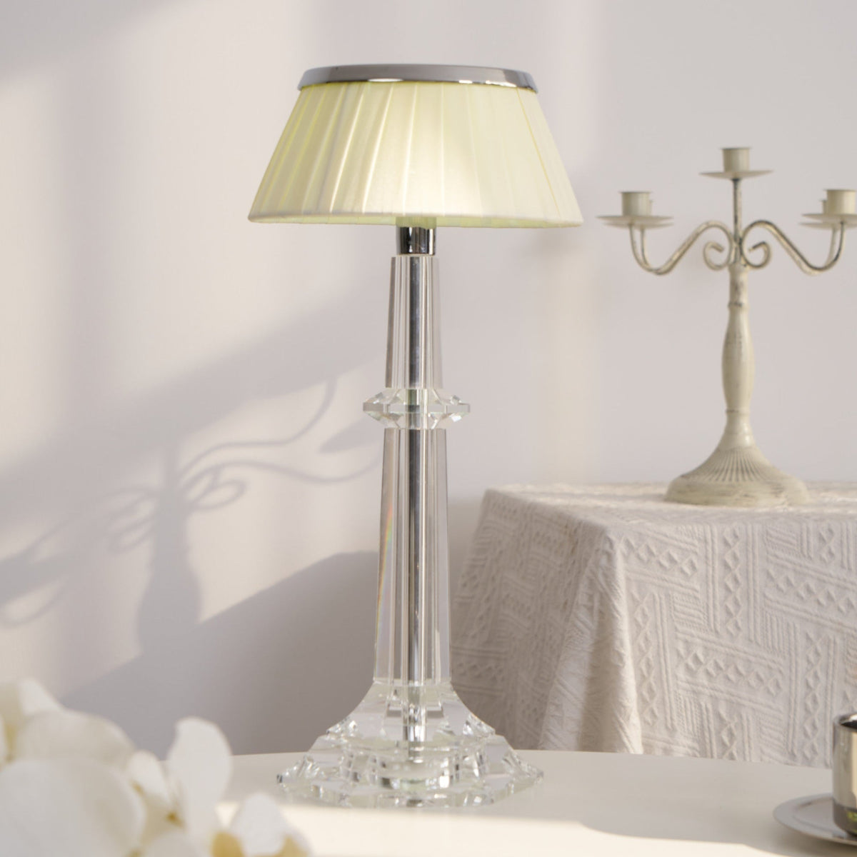 Haloza-ylellinen kankainen pöytävalaisin
