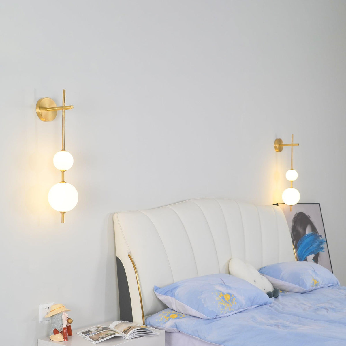 Miriiella vägglampa vertikal klotformad minimalistisk