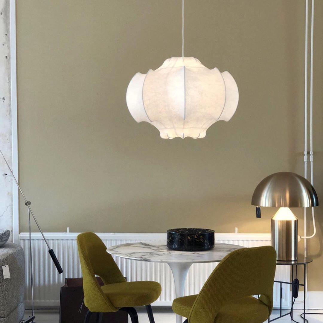 Candeeiro pendente Lotus minimalista em seda