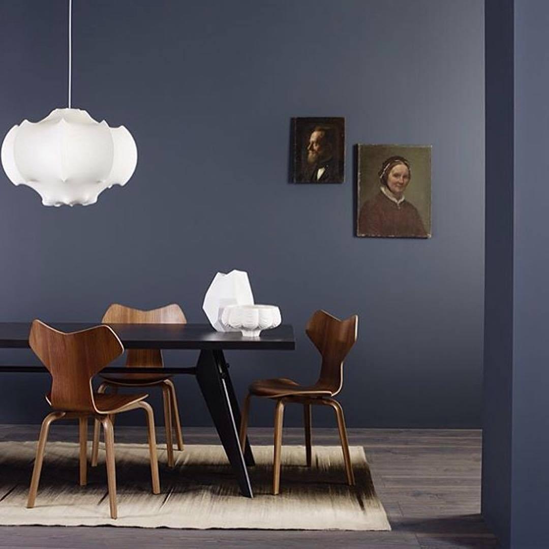 Candeeiro pendente Lotus minimalista em seda