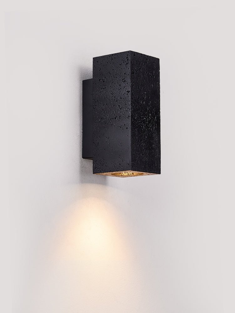 Ewan kubformad vägglampa i svart travertin