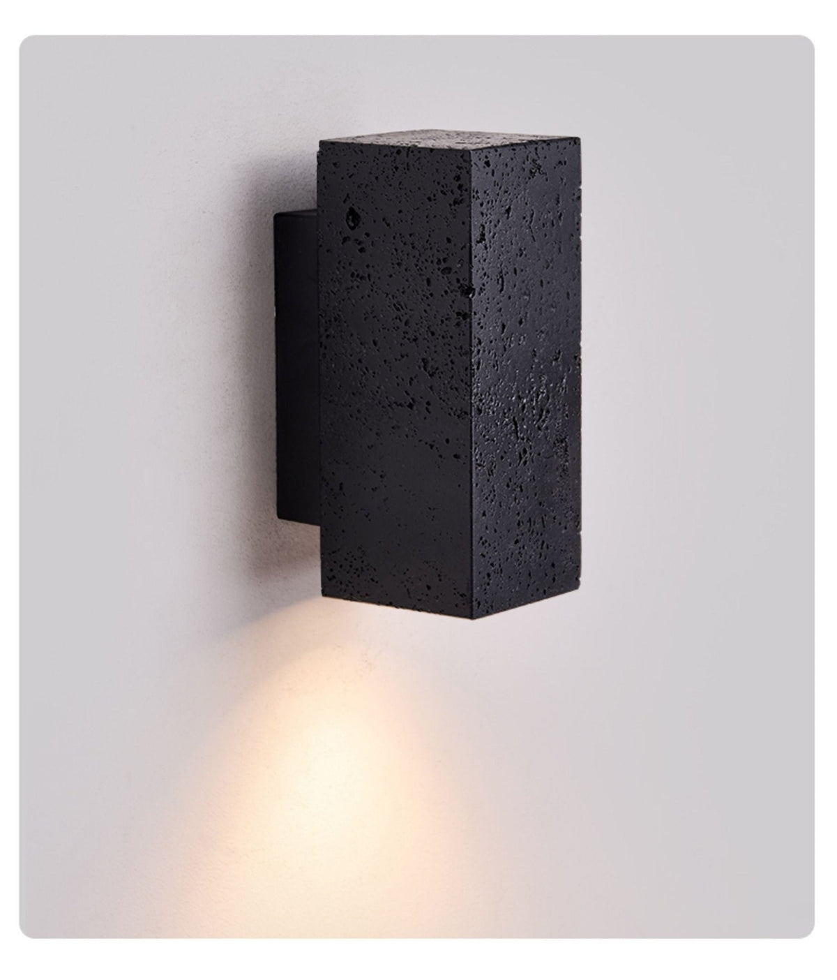 Ewan kubformad vägglampa i svart travertin
